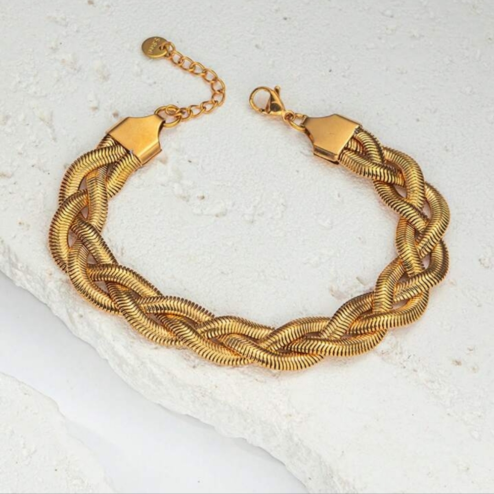 💛💛NEW💛💛 STUNNING!! SS Braided Mesh Bracelet in GOLD Plating
